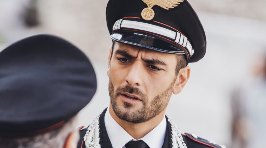 Eugenio Mastrandrea (Diego Martini) in una scena di “Don Matteo 14”. Credits: Rai e Virginia Bettoja Per Lux Vide.