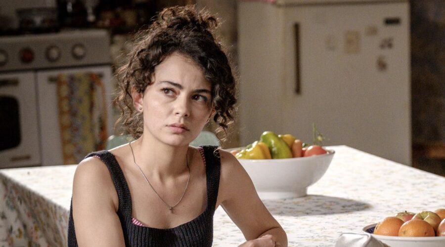 Federica Torchetti (Maria) in una scena di “Storia Di Una Famiglia Perbene 2” Credits: Ufficio Stampa Mediaset.