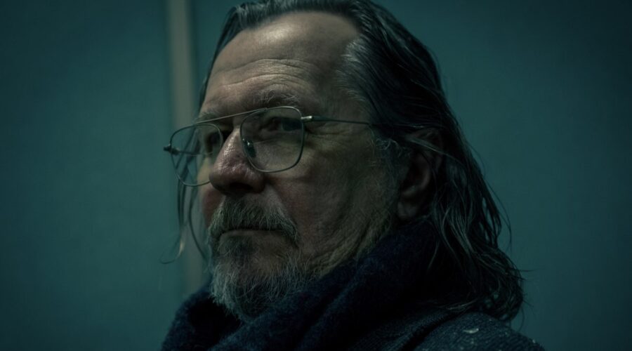 Gary Oldman (Jackson Lamb) in una scena di “Slow Horses 4”. Credits: Apple Tv Plus.
