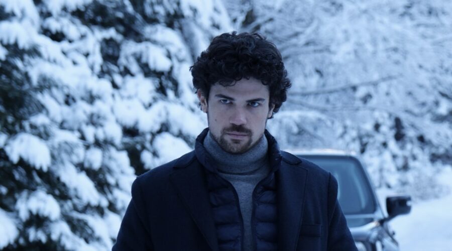 Giuseppe Spata (Massimo) in una scena di “Ninfa Dormiente”. Credits: Rai.