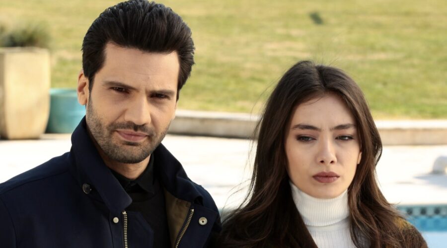 Kaan Urgancioglu (Emir Kozcuoglu); Neslihan Atagül (Nihan Sezin) In Endless Love Credits Rete In Rete