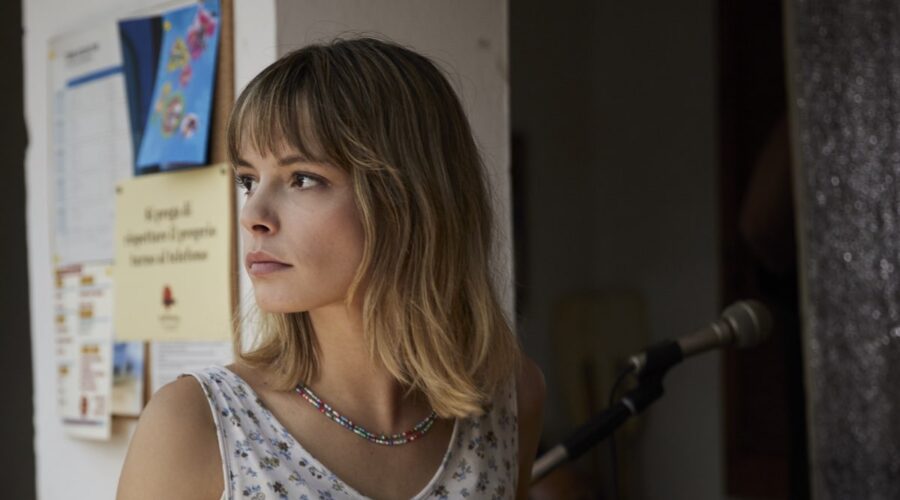 Ludovica Barbarito (Silvia) in una scena di “Hanno Ucciso L'uomo Ragno”. Credits: Lucia Iuoro/ Sky Italia.