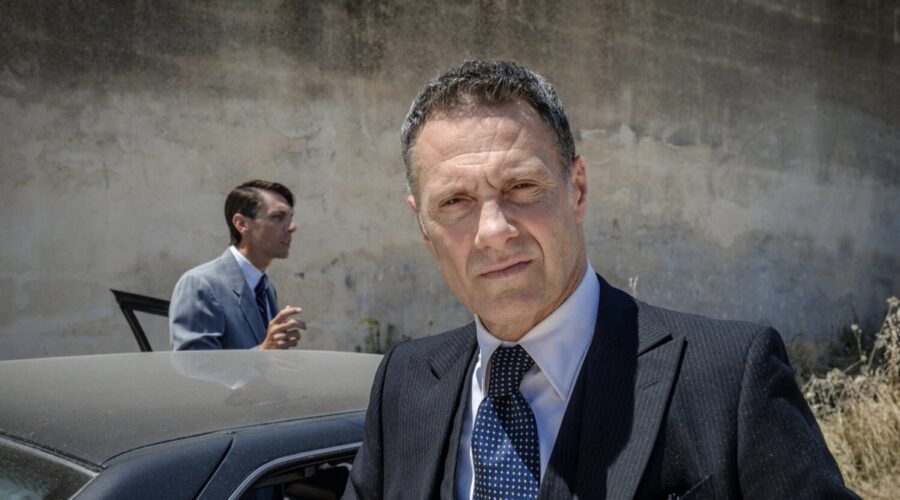 Marco Falaguasta (Ettore Zarra) in una scena di “Storia Di Una Famiglia Perbene 2” Credits: Ufficio Stampa Mediaset.