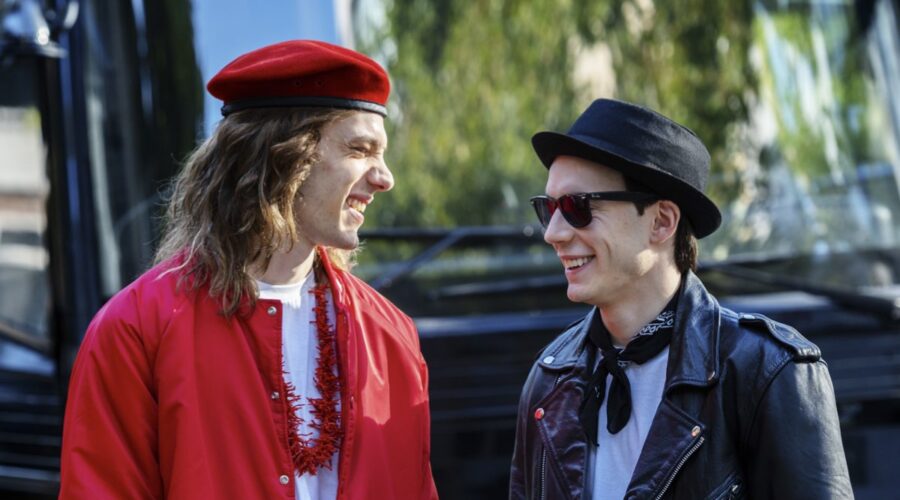 Matteo Oscar Giuggioli E Elia Nuzzolo In Hanno Ucciso L'uomo Ragno Episodio 3 Credits Sky Lucia Iuorio