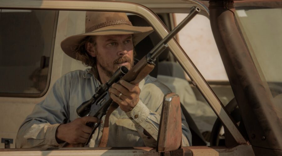 Michael Dorman (Graham Lawson) in una scena di “Territory”. Credits: Courtesy of Netflix © 2024.