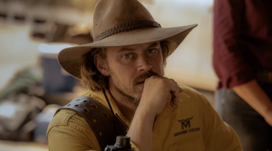 Michael Dorman (Graham Lawson) in una scena di “Territory”. Credits: Courtesy of Netflix © 2024.
