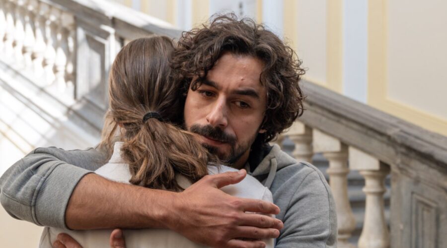 Michele Rosiello (Emilio) in una scena di “Nudes” 2. Credits: Rai.