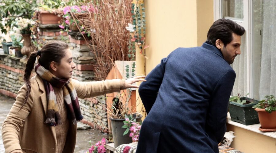 Neslihan Atagül (Nihan Sezin); Kaan Urgancioglu (Emir Kozcuoglu) In Endless Love Credits Rete In Rete