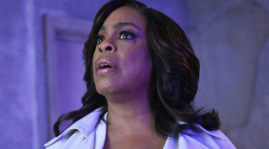 Niecy Nash-betts In Grotesquerie Credits Fx