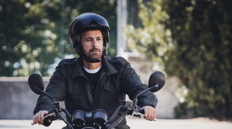 Raoul Bova (Don Massimo) in una scena di “Don Matteo 14”. Credits: Virginia Bettoja e Rai.