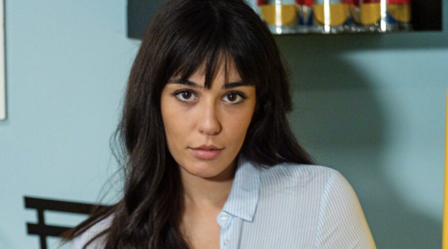 Giorgia Gianetiempo (Rossella) in una scena di “Un Posto Al Sole”. Credits: Rai.