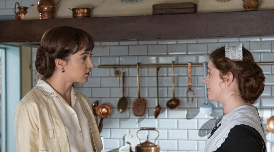 Sara Molina (Maria Fernandez); Carmen Asecas (Catalina Luján) In La Promessa Credits Rete In Rete