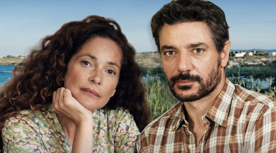 Da sinistra: Simona Cavallari (Teresa) e Giuseppe Zeno (Antonio) nella locandina di “Storia Di Una Famiglia Perbene 2” Credits: Ufficio Stampa Mediaset.