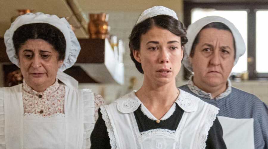 Teresa Quintero (Candela García); Carmen Flores (Simona Martínez); Andrea Del Rio (Teresa Villamil) In La Promessa Credits Rete In Rete
