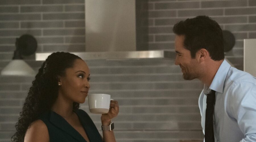 The Lincoln Lawyer. (L To R) Yaya Dacosta As Andrea Freemann, Manuel Garcia-rulfo As Mickey Haller In Episode 303 Of The Lincoln Lawyer. Cr. Lara Solanki Netflix