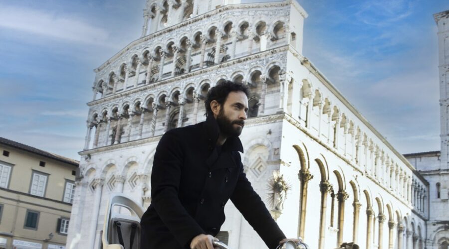 Alessio Vassallo sul set de “L'Altro Ispettore”. Credits: Rai.