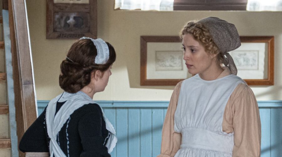 Angela Echaniz Oyarzabal (Vera Gonzales); Ana Garces (Jana Exposito) In La Promessa 309 Credits Rete In Rete