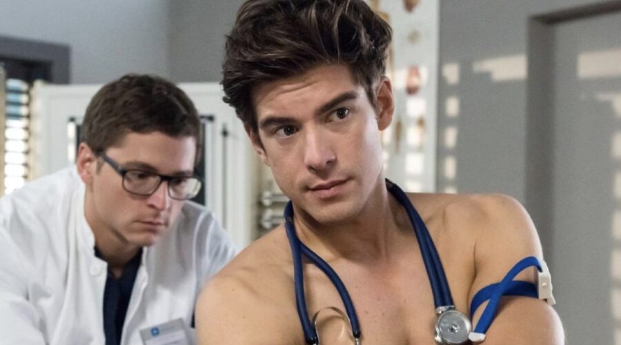 Philipp Danne (Ben) in una scena di “Medici in corsia 4”. Credits: ARD / Jens Ulrich Koch.