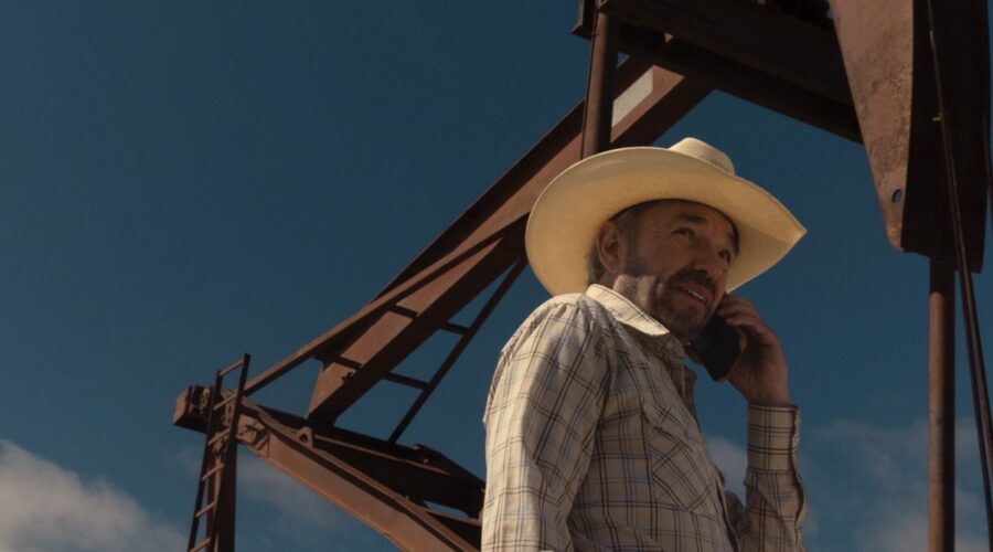 Billy Bob Thornton (Tommy) in una scena di “Landman” Credits: Paramount Plus.