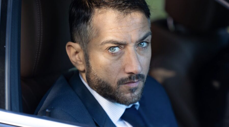 Carlo Caracciolo (Gennaro) in una scena di “Un Posto al Sole”. Credits: Rai.