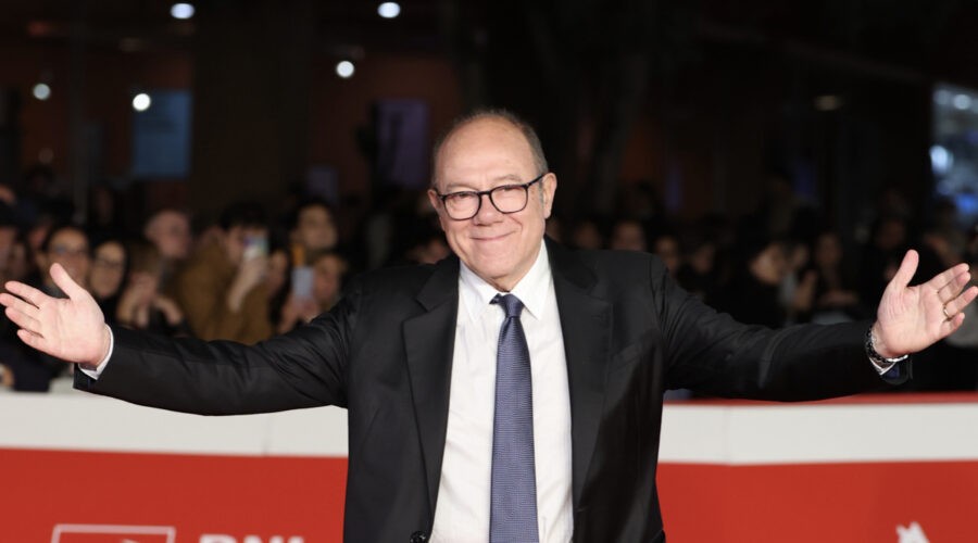 Carlo Verdone Sul Red Carpet Della Festa Del Cinema Di Roma 2025 Per Vita Da Carlo Credits Venturelli Paramount Plus