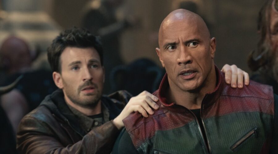 Chris Evans E Dwayne Johnson In Uno Rosso Credits Warner Bros