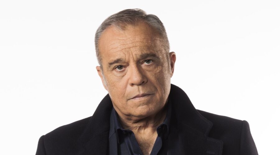 Claudio Amendola (Nemo Bandera) in un posato per