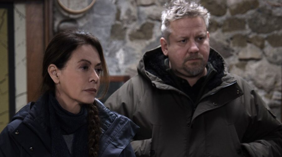 Da sinistra: Elena Sofia Ricci (Teresa Battaglia) e Gianluca Gobbi (Giacomo Parisi) in una scena di