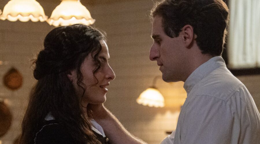 Enrique Fortún (Lopez Ruiz ); Angela Echaniz Oyarzabal (Vera Gonzales) In La Promessa 310 Credits Rete In Rete