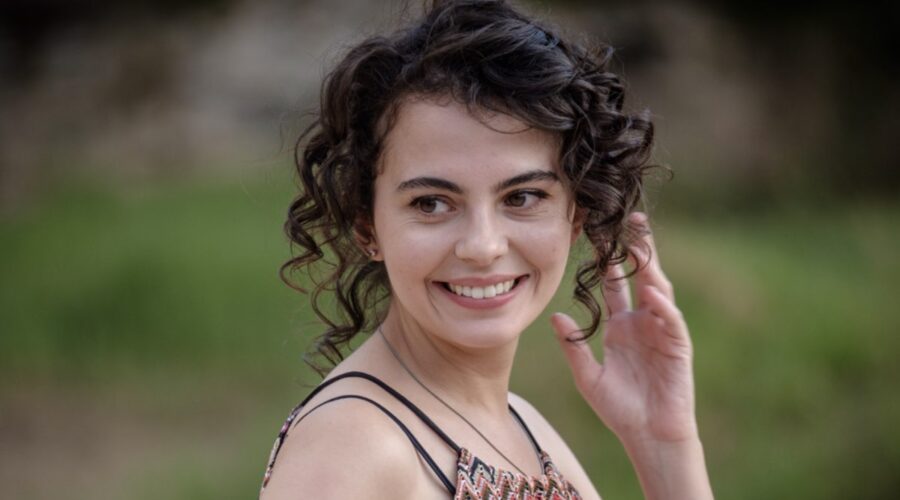 Federica Torchetti (Maria) in una scena di “Storia Di Una Famiglia Perbene 2” Credits: Ufficio Stampa Mediaset.