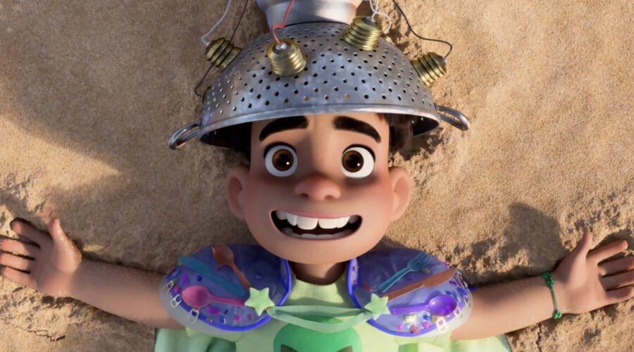 Immagine Di Scena Del Secondo Trailer Di Elio Credits Disney E Pixar