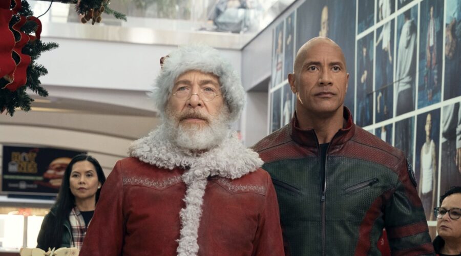 J K Simmons E Dwayne Johnson In Una Scena Di Uno Rosso Credits Warner Bros