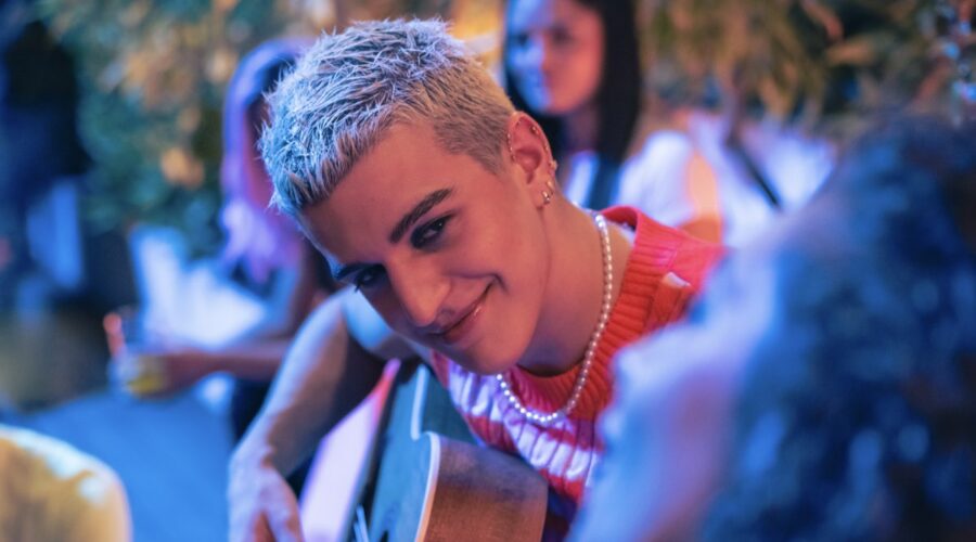 Marc Betriu (Luca) in una scena di “UPA Next”. Credits: Manu Sevillano e Mediaset.