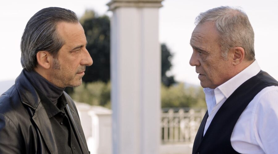 Da sinistra: Michele De Virgilio (Ferro) e Claudio Amendola (Nemo) ne “Il Patriarca”. Credits: RTI Mediaset.
