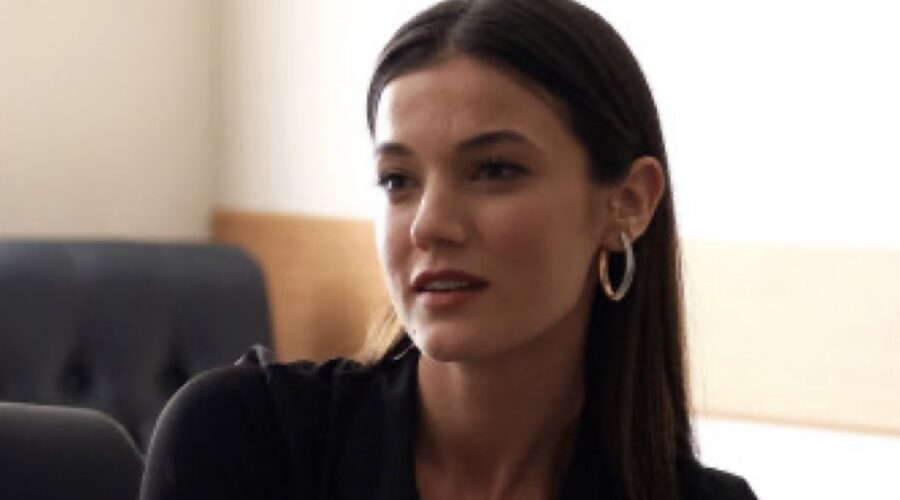 Pınar Deniz (Ceylin Erguvan) In Una Scena Di Segreti Di Famiglia Credits Mediaset Infinity