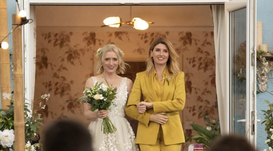 Sharon Horgan, Anne-marie Duff In Bad Sisters 2 Credits Apple Tv Plus