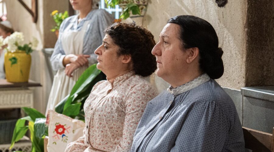 Teresa Quintero (Candela García); Carmen Flores (Simona Martínez) Credits Rete In Rete