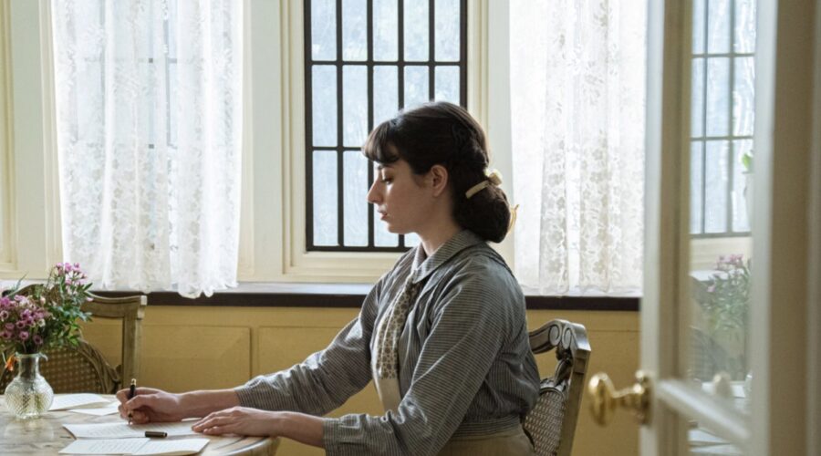 Paula Jornet (Blanca Palomar) in una scena de “La Promessa”, Credits: RTI Mediaset.