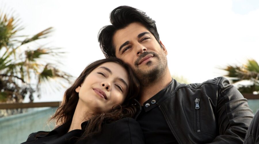 Endless Love Ii Canale 5 - 1a Tv Burak Özçivit (Kemal Soydere); Neslihan Atagül (Nihan Sezin) Credits Rete In Rete