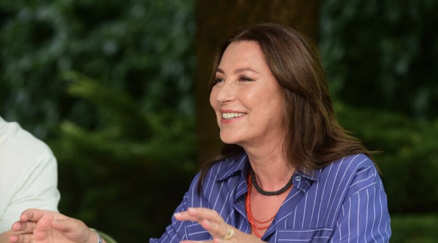 Vahide Percin (Güzide) in una scena di “Tradimento”. Credits: RTI Mediaset.