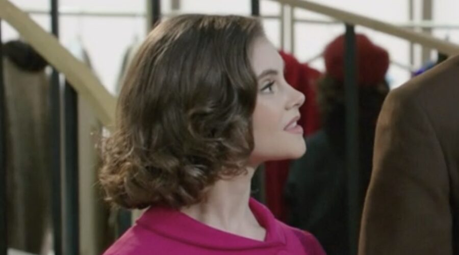 Elvira Camarrone (Clara Boscolo) in una scena della puntata 58 de “Il Paradiso Delle Signore 9”. Credits: Rai.