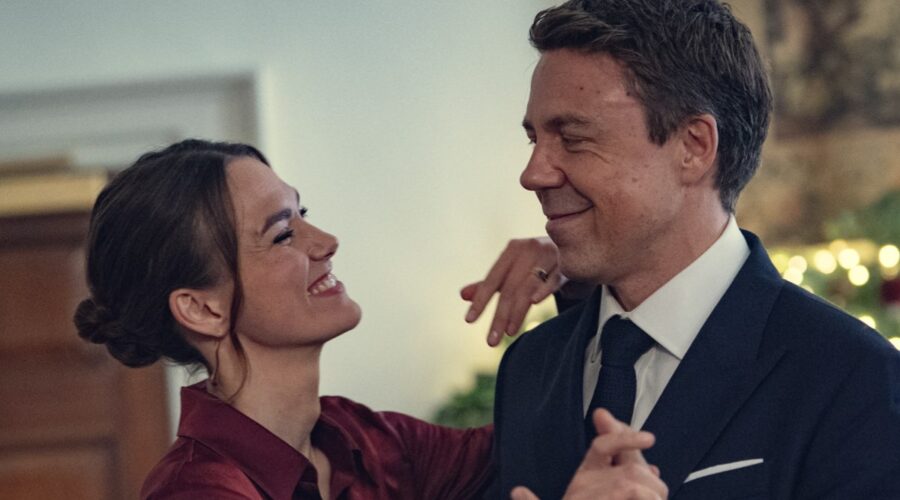 Keira Knightley, Andrew Buchan In Black Doves Credits Ludovic Robert Netflix