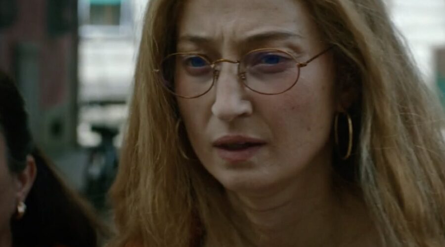 Screenshot di Alba Rohrwacher (Elena) in una scena di “L'amica geniale 4”. Credits: Rai.