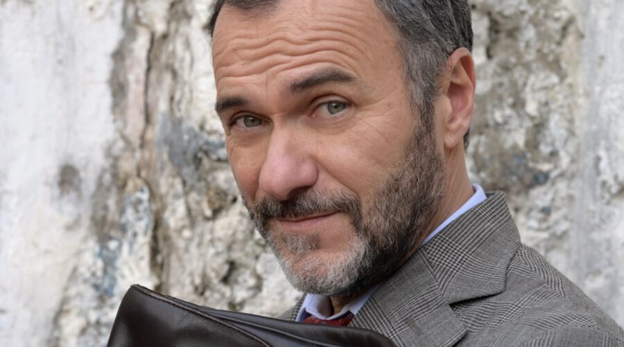 Massimiliano Gallo (Vincenzo) in una scena di “Vincenzo Malinconico - Avvocato d'insuccesso 2”. Credits: Rai.