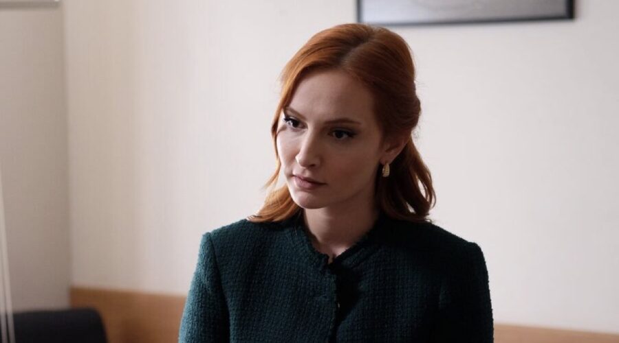 Basak Gümülcinelioglu (Neva Seçkin) in una scena de “Segreti di Famiglia”. Credits: RTI Mediaset.