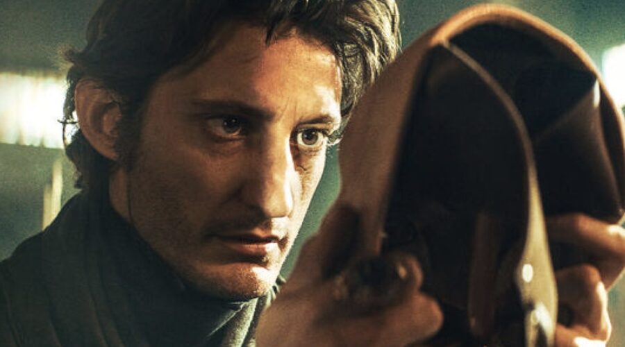 Pierre Niney (Edmond Dantès) in una scena de “Il Conte di Montecristo”. Credits: Mediaset/Pathé.