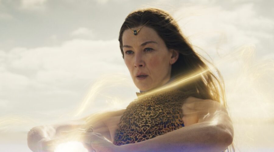 Rosamund Pike In Una Scena De La Ruota Del Tempo 3 Credits Prime Video