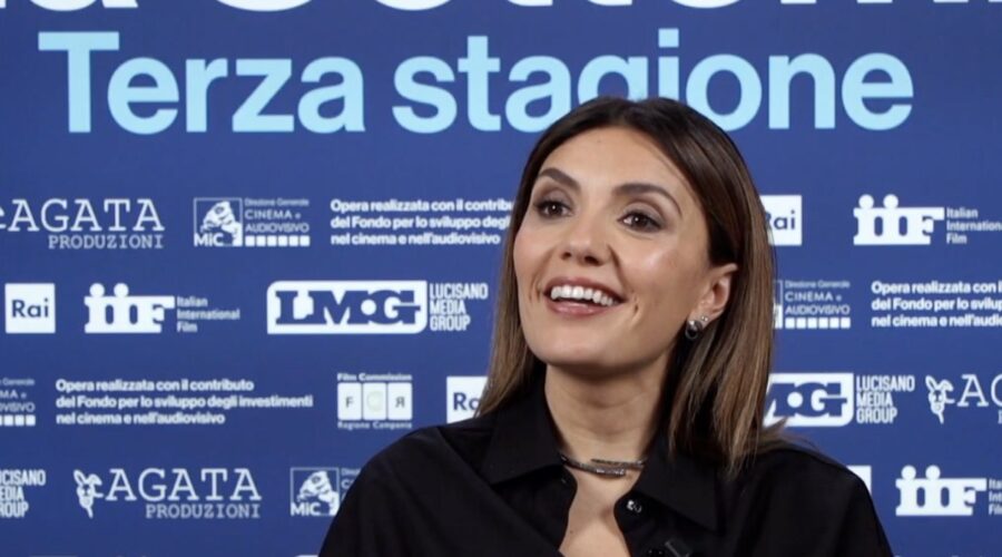 Screenshot di Serena Rossi sul set di “Mina Settembre 3”. Credits: Tvserial.it.