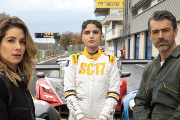 Arturo (Luca Argentero), Elena (Giulia Michelini) E Blu (Caterina Forza) In Motorvalley Credits Lucia Iuorio, Enrico Bellinghieri Netflix