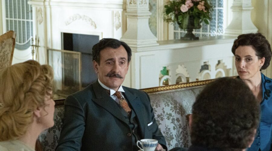 Miquel García Borda (don Ignacio) eCristina Fernandez (Margarita) in una scena de “La Promessa”. Credits: Credits: RTI Mediaset.